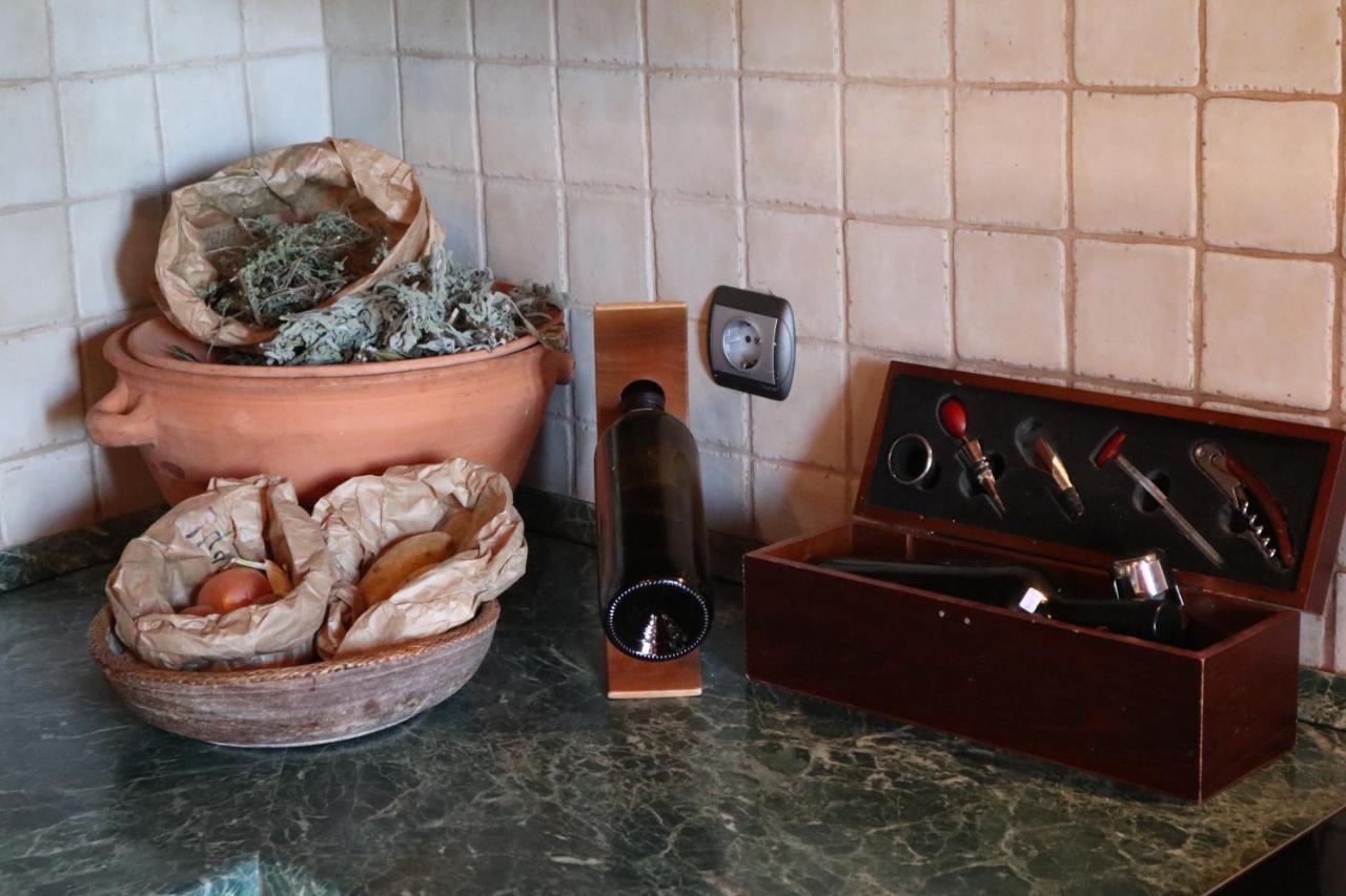 Echo Traditional House - Ηχώ Παραδοσιακό Σπίτι Embonas ภายนอก รูปภาพ