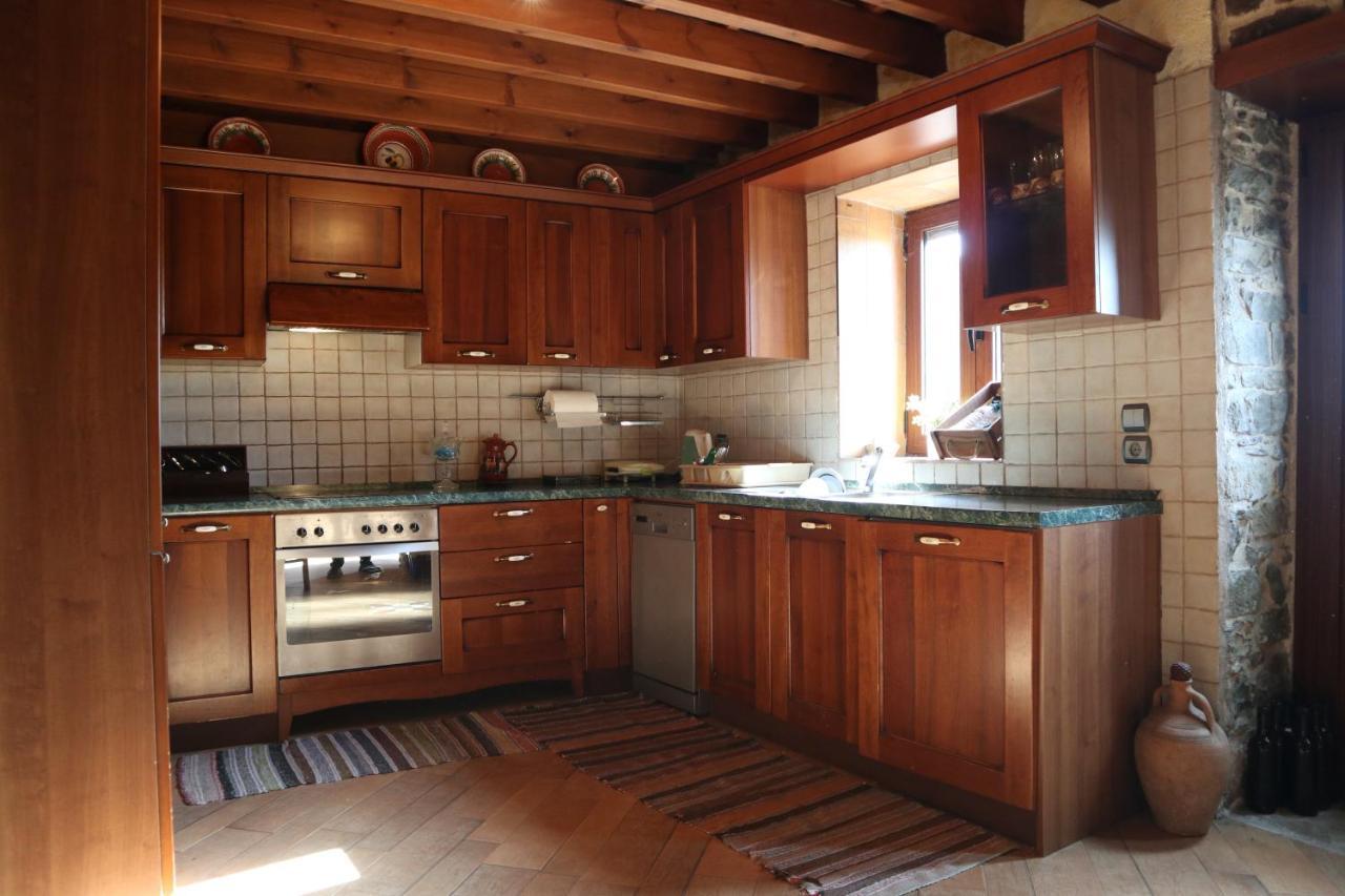 Echo Traditional House - Ηχώ Παραδοσιακό Σπίτι Embonas ภายนอก รูปภาพ